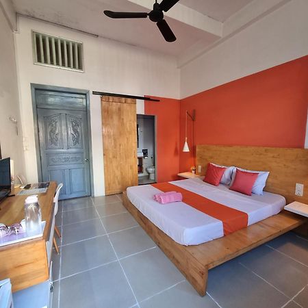 The Place Hostel & Rooftop Bar Battambang Ngoại thất bức ảnh